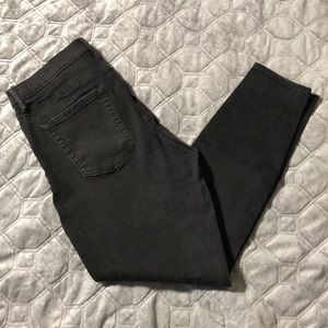 GAP BLACK JEAN SIZE 32R
